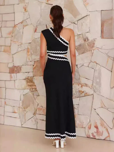 Maevina – Elegant Sleeveless Dress